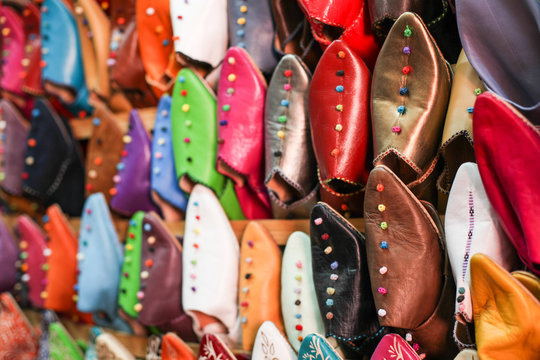 Oriental shoes, souk in Maroc