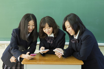 休憩時間の女子高生