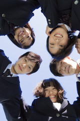 団結する高校生たち