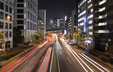 Fototapeta na wymiar 大都市東京 夜の幹線道路イメージ　自動車の光跡 赤坂見附