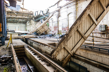 Einsturzgefahr DDR Fabrikhalle 02