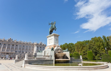 Fototapeta na wymiar Fountain on square near Royal palace in Madrid, Spain