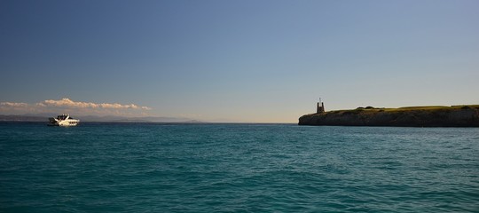 NAVIGATION EN DIRECTION D'UN ALIGNEMENT MARITIME