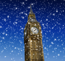 Fototapeta na wymiar London, Big Ben mit Schneeflocken