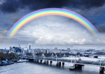 Fototapeta na wymiar London Panorama mit Regenbogen
