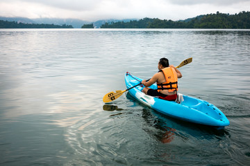 Fototapeta na wymiar traveler kayaking
