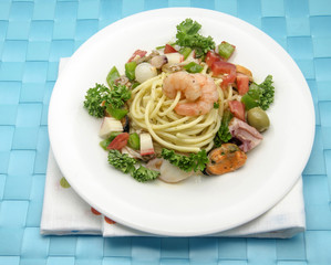 Ensalada de pasta con marisco