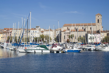 Fototapeta na wymiar La Ciotat harbour, French Riviera