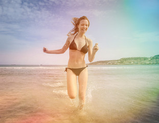 Naklejka premium Girl running in the water
