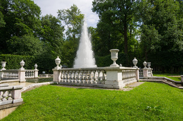 Obraz premium Fountain Pyramid in the Lower Park