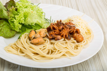 Pasta with octopus and mussels
