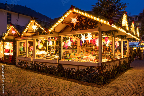“Hütte auf dem Weihnachtsmarkt” Stockfotos und lizenzfreie Bilder auf