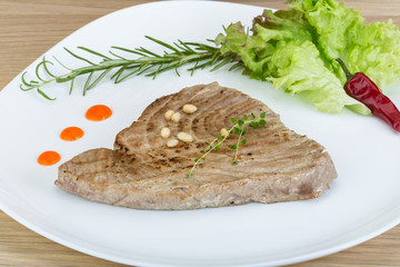 Grilled tuna steak