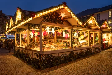 Deurstickers Hut op de kerstmarkt © eyetronic