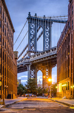 Fototapeta Manhattan Bridge widziany z Brooklynu w Nowym Jorku.