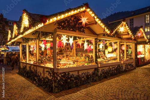 Hütte Für Weihnachten 2022 "Hütte auf dem Weihnachtsmarkt" Stockfotos und lizenzfreie Bilder auf