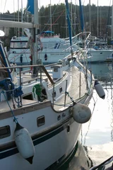 Store enrouleur sans perçage Sports nautique yacht à voile dans la marina