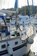 Crédence de cuisine en verre imprimé Sports nautique yacht à voile dans la marina