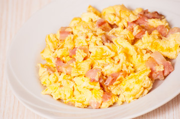 scrambled eggs with bacon