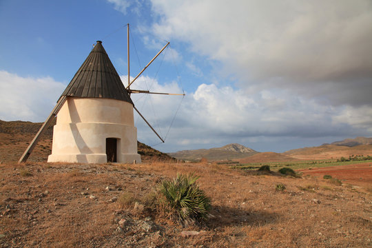 molino de genoveses cielo con nubes almer&iacute;a 5654-f14