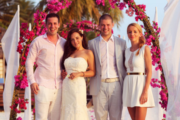 Obraz premium beautiful bride and groom with friends