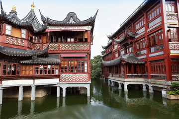 Fototapeta na wymiar Chinese traditional architecture in Shanghai.