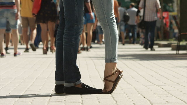 The pair of lover's legs video in the crowd stream