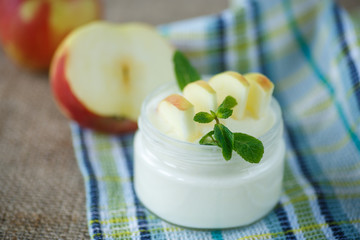 Obraz na płótnie Canvas yogurt apple