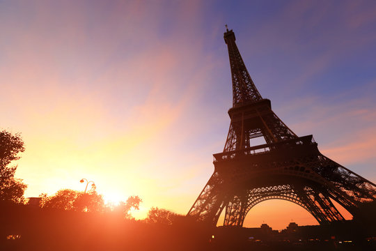 Fototapeta silhouette of eiffel tower