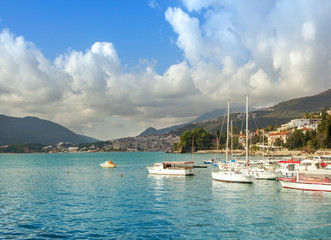 Fototapeta na wymiar boats and yachts in the harbor, beautiful summer landscape