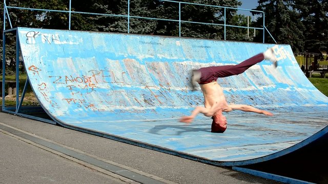 Breakdancer in the skate park