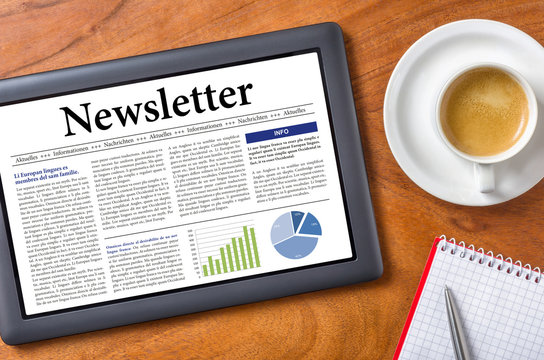 Tablet auf Schreibtisch - Newsletter