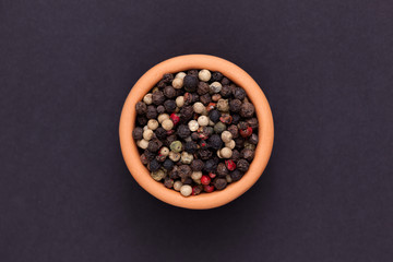 Fototapeta na wymiar Mixed peppercorns in a bowl
