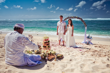Traditional wedding in Bali - obrazy, fototapety, plakaty