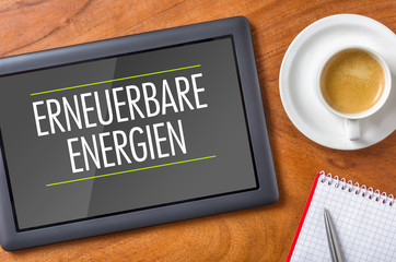 Tablet auf Schreibtisch - Erneuerbare Energien