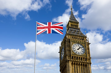 Fototapeta na wymiar London Big Ben mit Nationalflagge