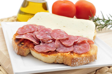pa amb tomaquet amb fuet, bread with tomato and a typical sausag