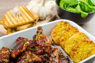 Sticky chicken wings with garlic panini bread