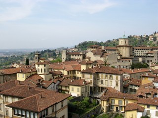 Fototapeta na wymiar View if the city Bergamo in Italy