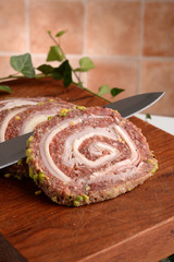 girelle di macinato Con prosciutto,formaggio e pistaccho