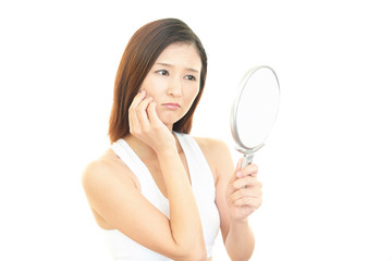 シミが気になる女性