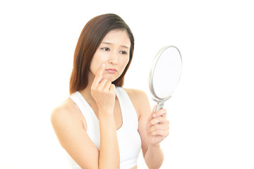 シミが気になる女性