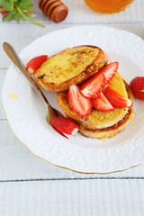 French toast with strawberries