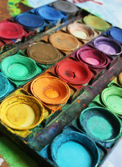 Color paints