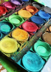 Color paints