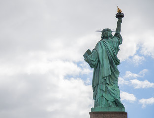 Obraz premium Rear view of the Statue of Liberty in New York City