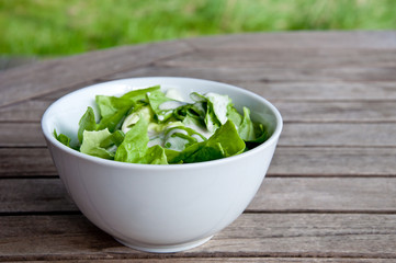 Schale mit Salat