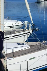 Papier Peint photo autocollant Sports nautique yachts et voiliers à marina