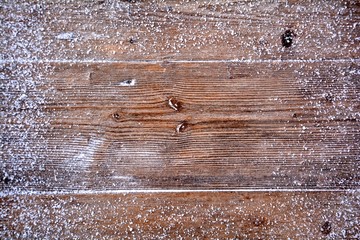 Holzhintergrund mit Schneerahmen