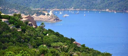 Fototapeta premium ILE DE PORT-CROS : Fort et anse de Port-man